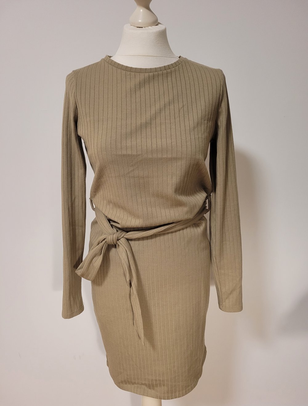 Stretchiges Kleid mit langen Ärmeln Shirtkleid Midikleid