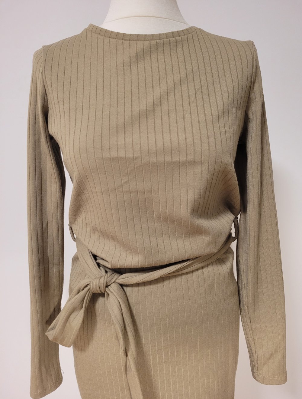 Stretchiges Kleid mit langen Ärmeln Shirtkleid Midikleid