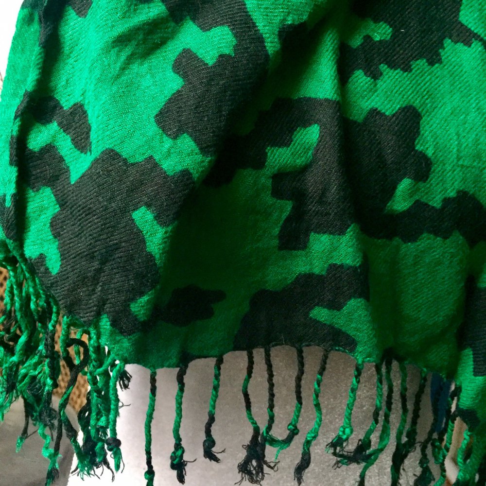 Leichter Stoffschal grün-schwarz Hahnentritt