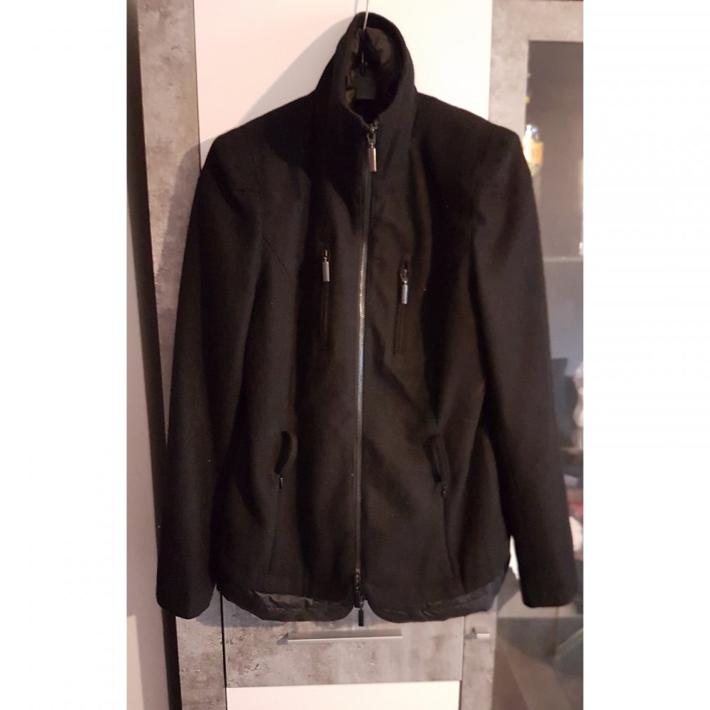 Schwarzer Mantel - Jan Kruperer