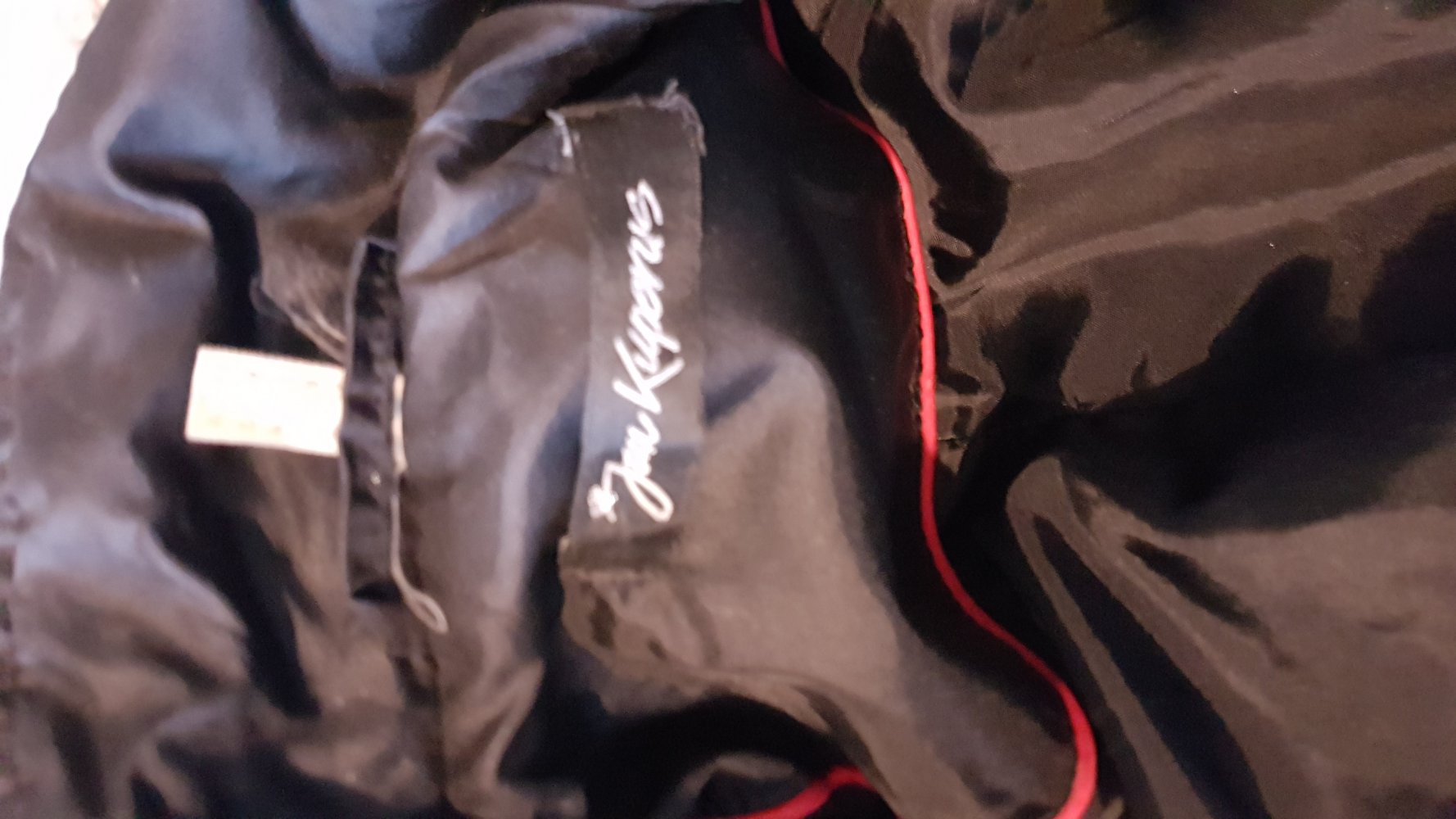 Schwarzer Mantel - Jan Kruperer