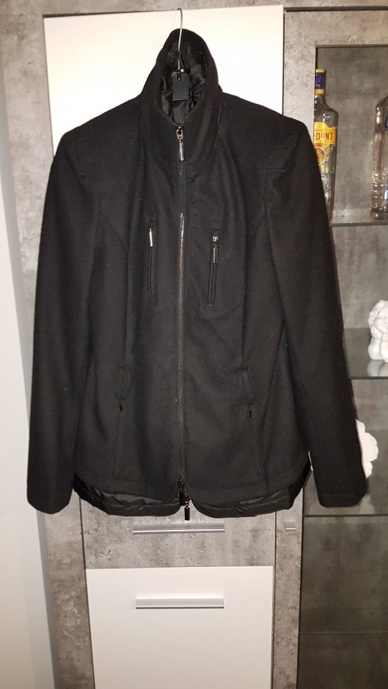 Schwarzer Mantel - Jan Kruperer