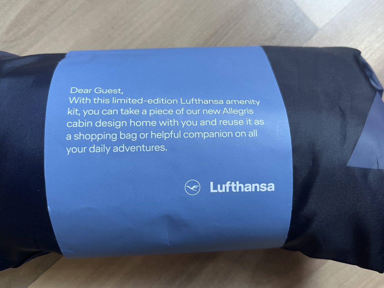 Neues Lufthansa Amenity Kit Premium Economy 2024