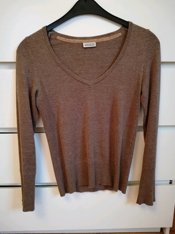 Esprit brauner Pullover mit V-Ausschnitt