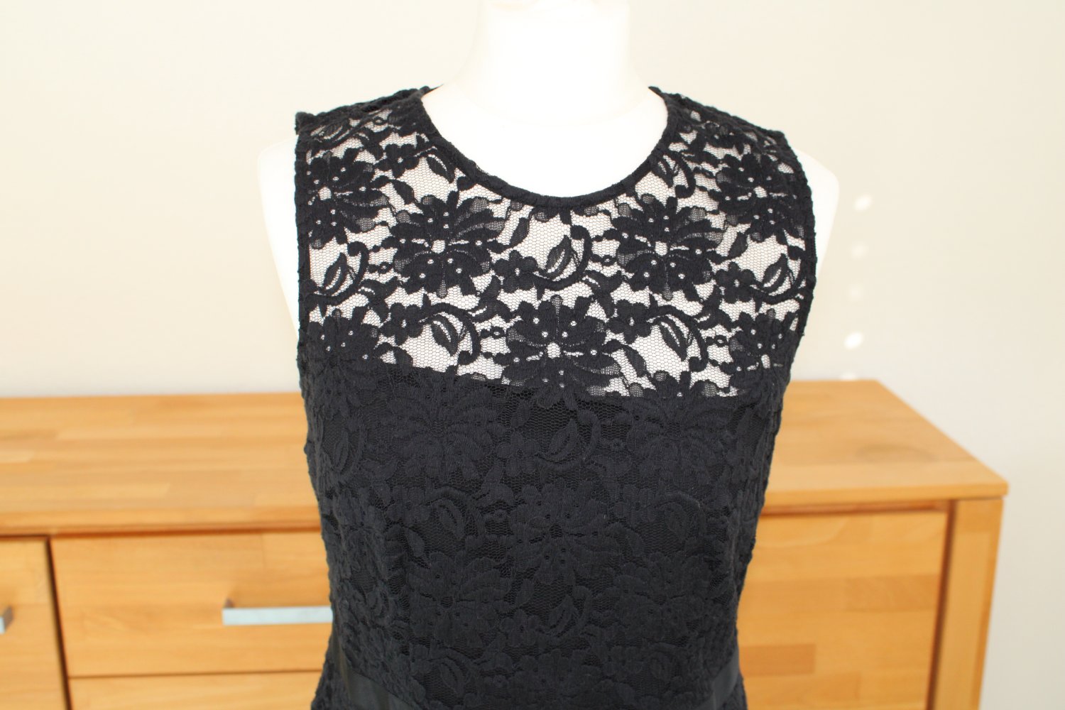 Tailliertes Esprit Kleid Spitze klassisch schwarz Gr. 38