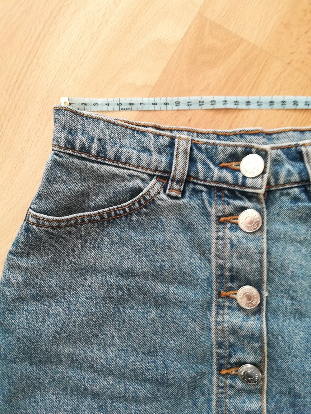 MONKI Jeansrock Gr. 34 XS hellblau mit Knopfleiste
