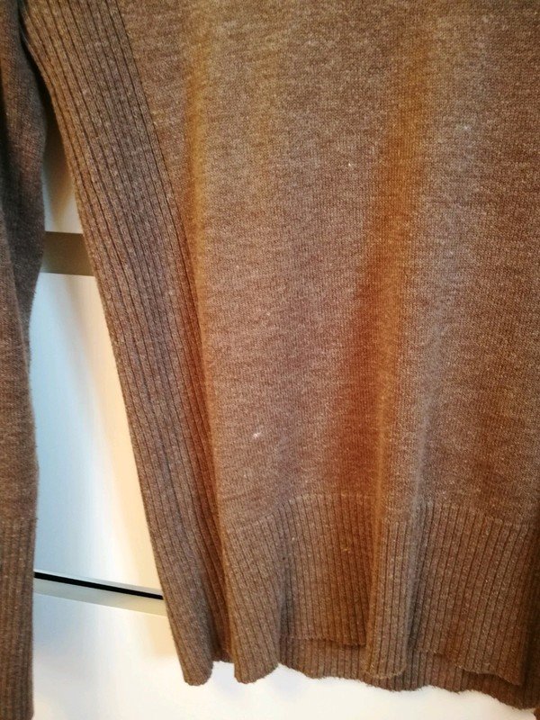 Esprit brauner Pullover mit V-Ausschnitt