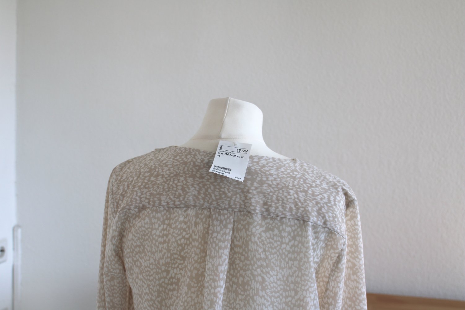 Schlichte, gesprenkelte H&M Damen Langarm Bluse in beige und weiß Gr. XS S