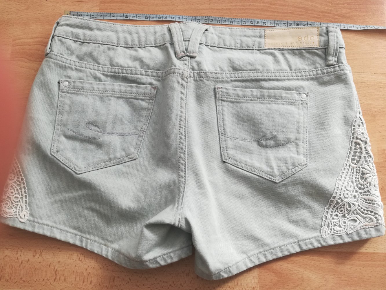 Esprit Jeans Shorts W28 mit Spitze hellblau