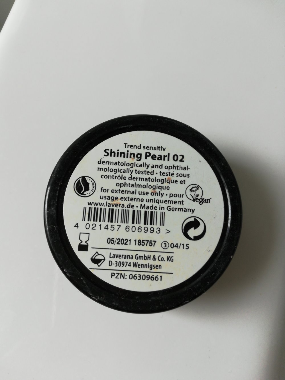 Lavera soft glowing highlighter bio shining pearl 02