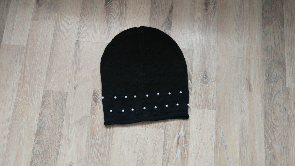 Mütze mit Perlen