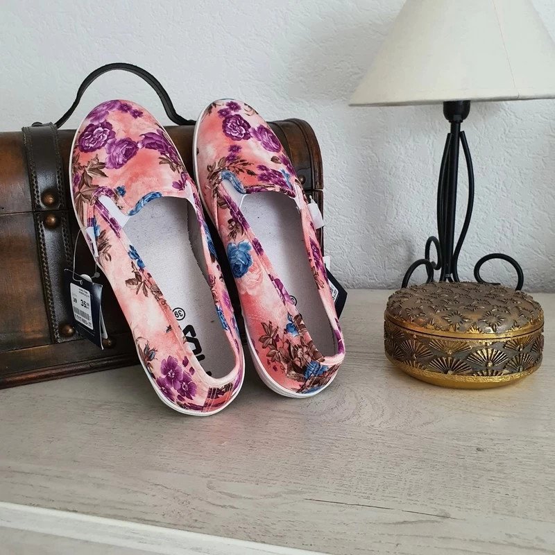 Fila neue Schuhe mit Blumenmuster 39