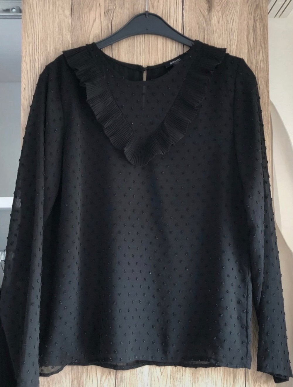 Neue schöne Bluse mit Rüschen S M