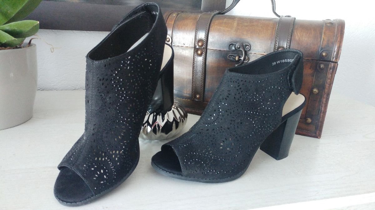 Neue Sandalen im schwarz 39