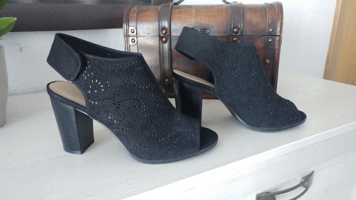 Neue Sandalen im schwarz 39