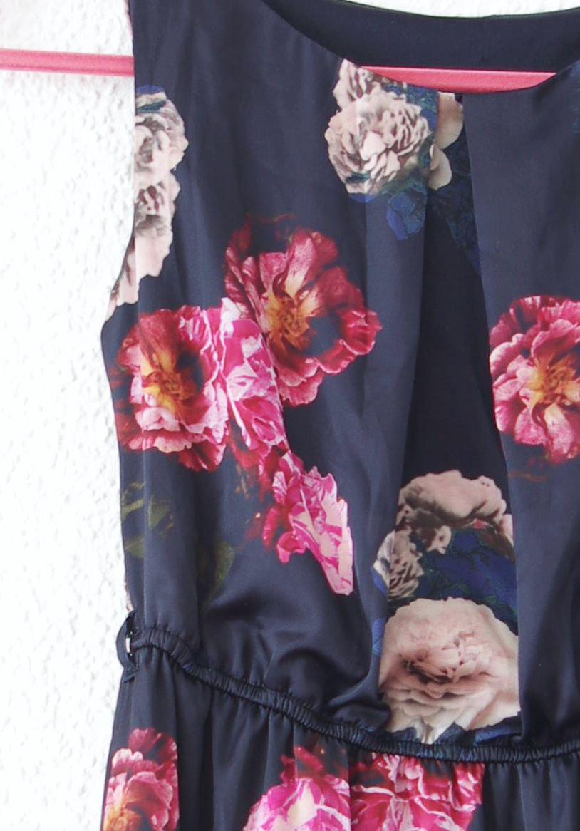 Glänzendes retro Kleid Gr. S 36 38 floral Blumen Sommer Pinup Abiball Abiparty