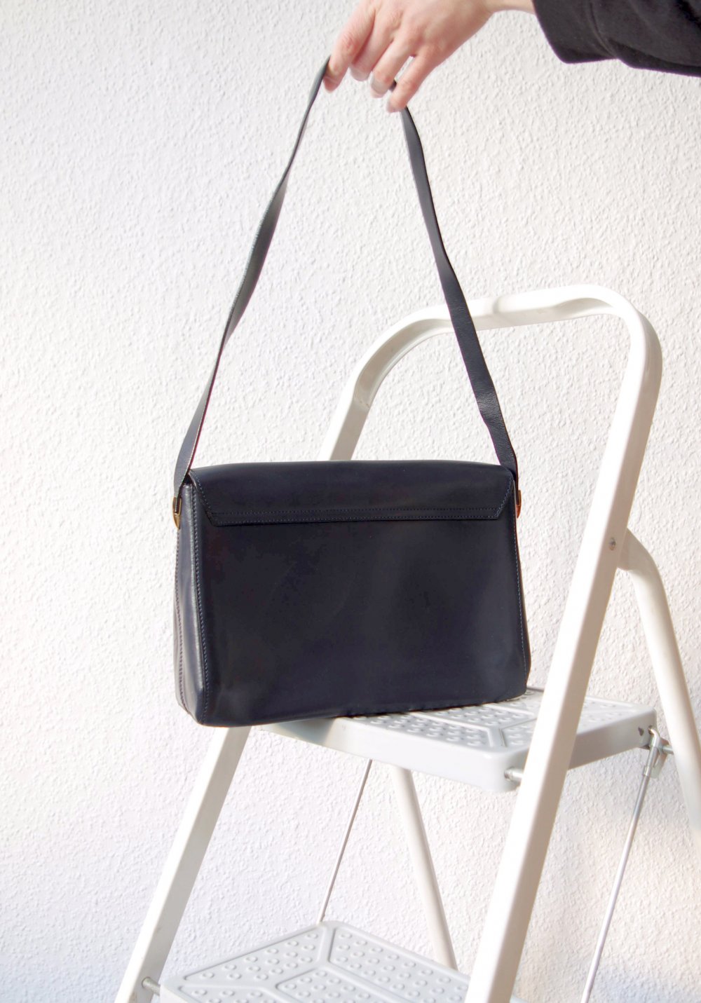 Zeitlose dunkelblaue Vintage Handtasche 90er Kunstleder Magnetverschluss Schulterriemen