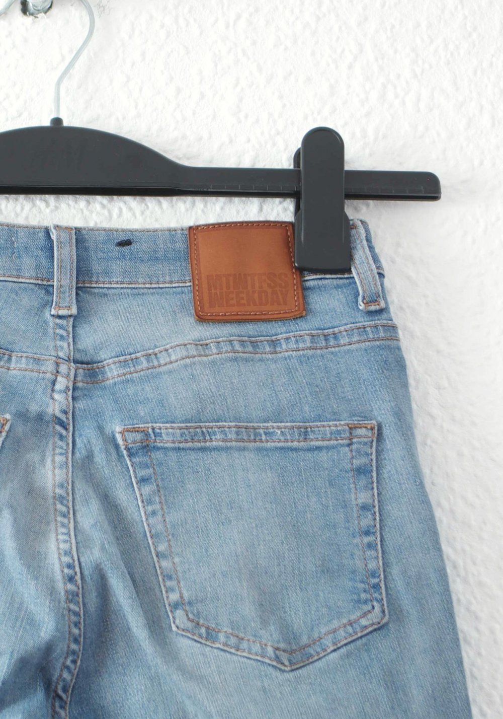 Highwaist Weekday Röhrenjeans Gr. 25/30 XS 34 shaping hellblau Technoelfe