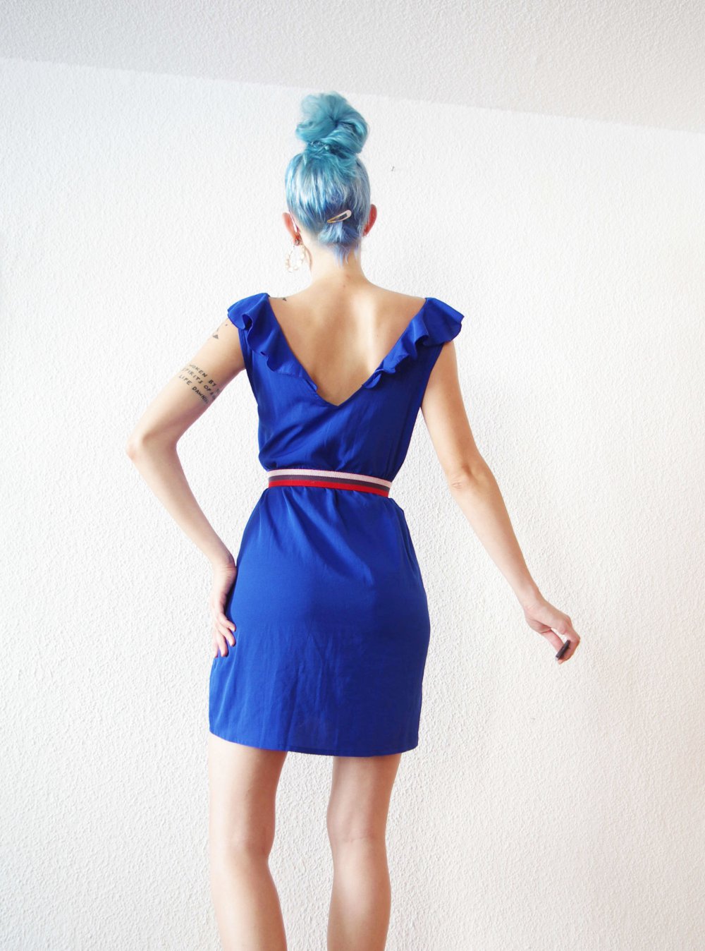 Elfenhaftes blaues Kleid Gr. L M oversized Rückenausschnitt Volants