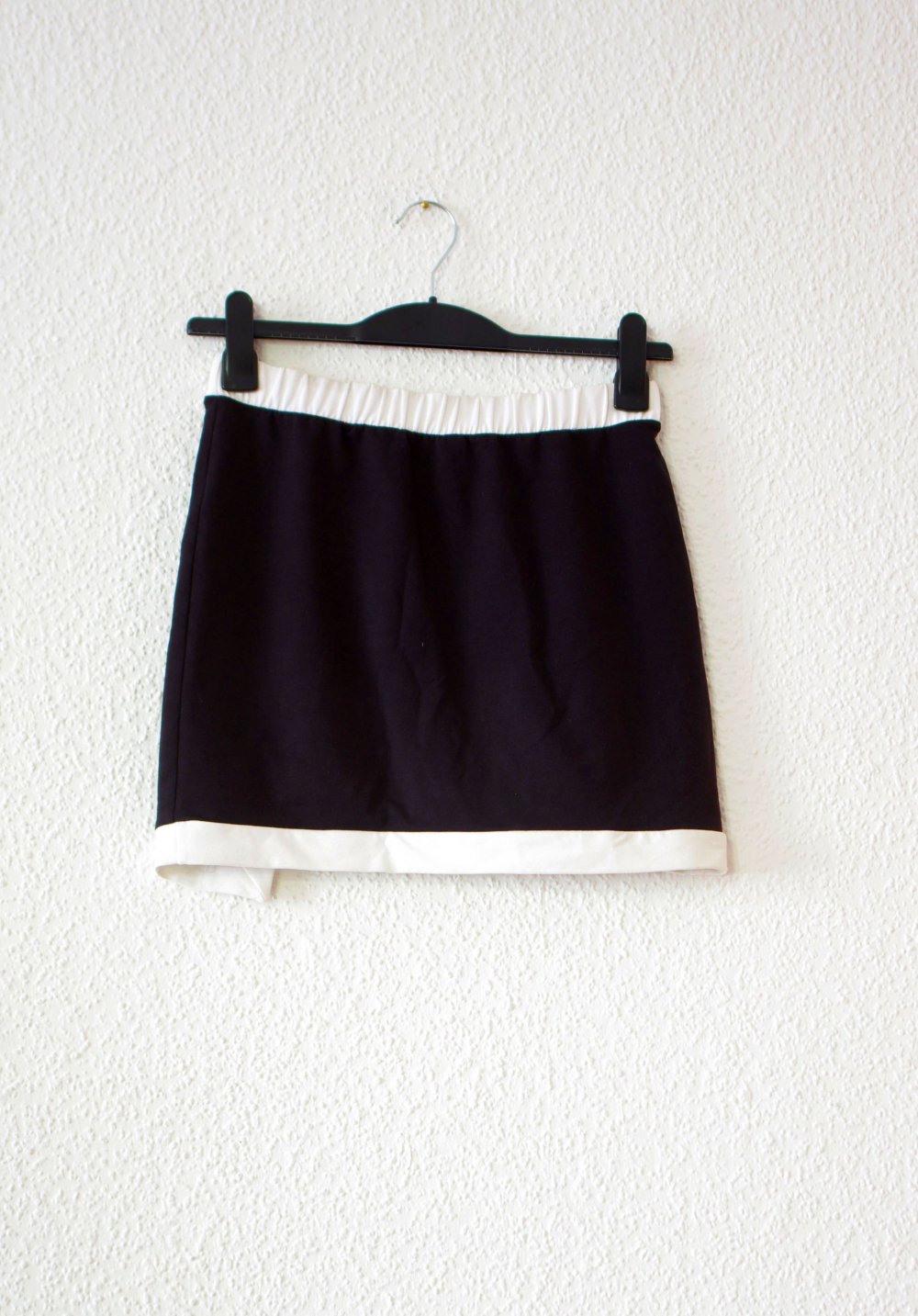 Ausgefallener retro Minirock Gr. M 38 40 asymmetrisch schwarz weiß Kontrastsaum Pencilskirt