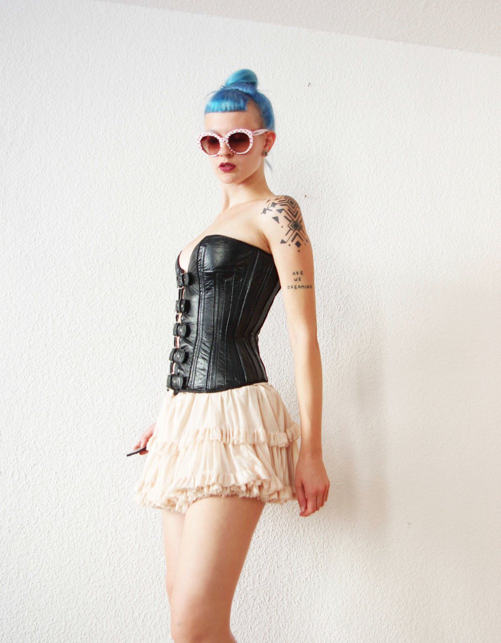 Ausgefallene Kunstledercorsage Gr. S 36 38 Halbbrust Wetlook Schnallen 