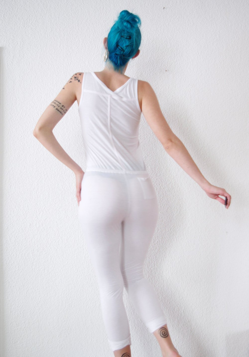 Sportlicher Jumpsuit Einteiler Gr. 38 40 legere weiß locker Techno Strand y2k elegant