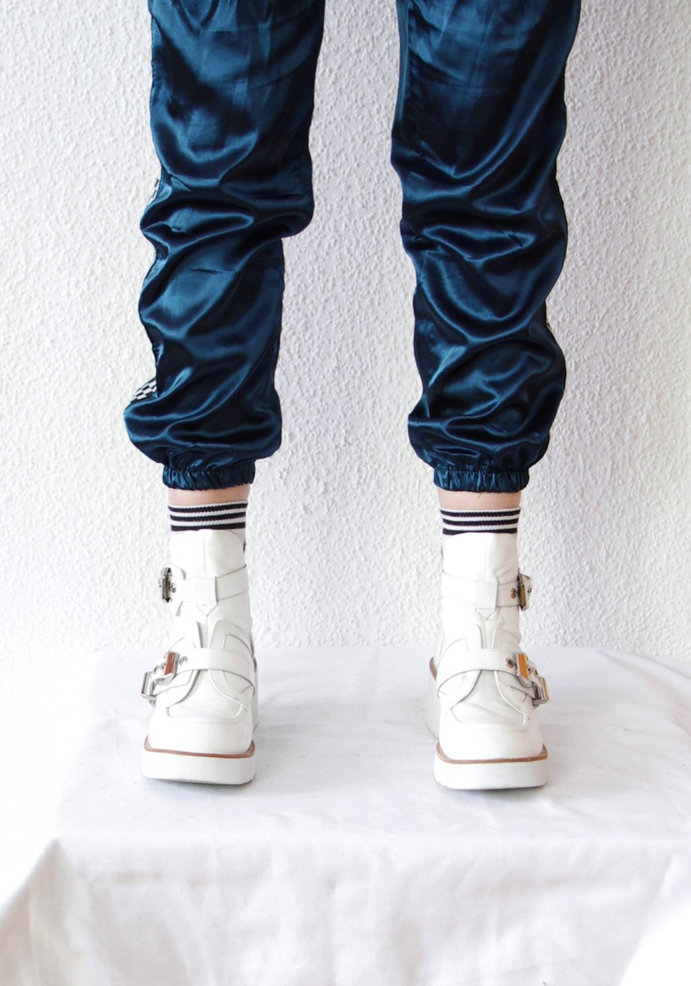 Chunky Jeffrey Campbell Bikerboots Gr. 41 41,5 Coltrane Cutouts Buckle Nieten Techno Festival