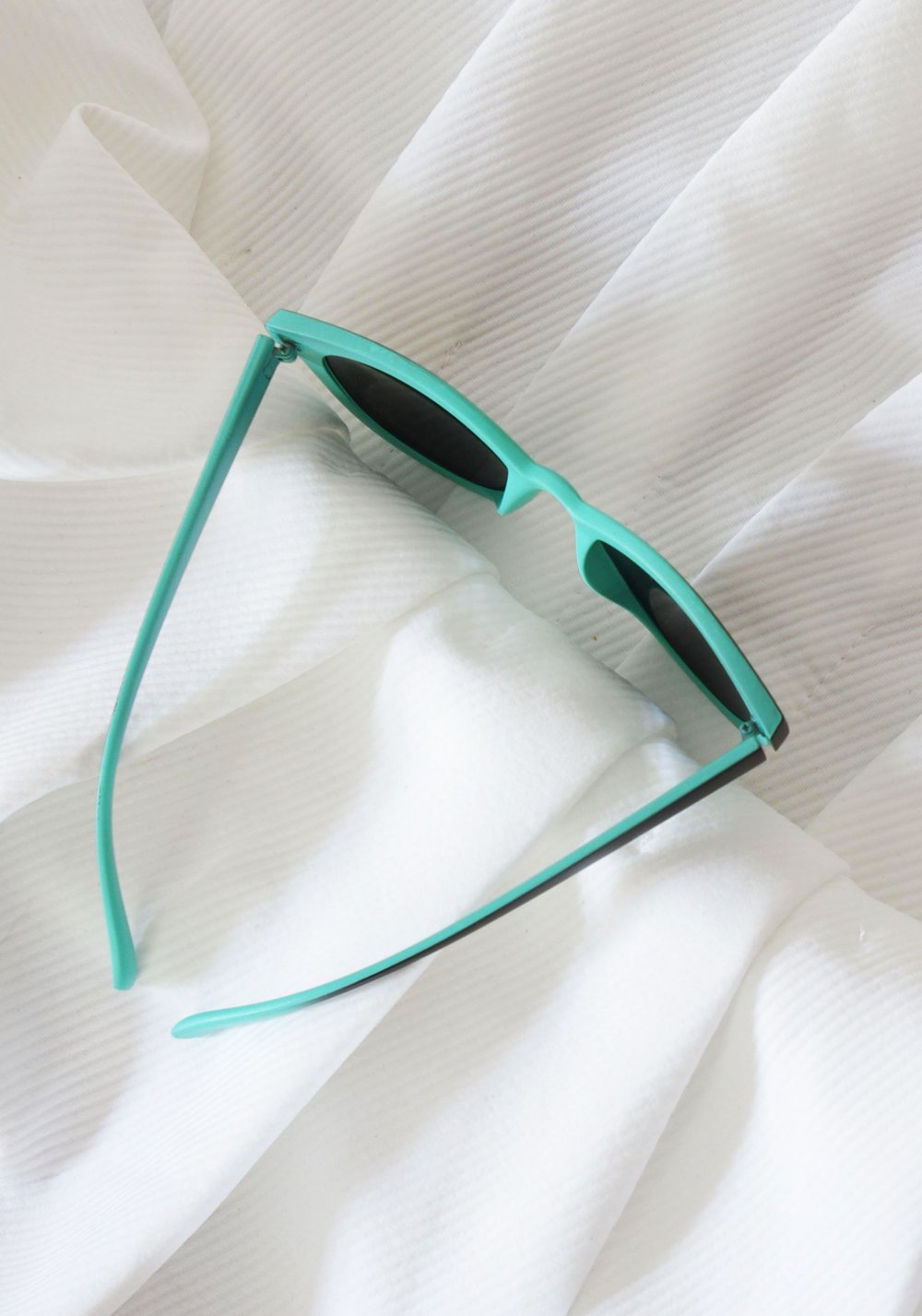 Lässige Sonnenbrille mint schwarz retro Nasty Gal Farbverlauf Technobarbie Festival