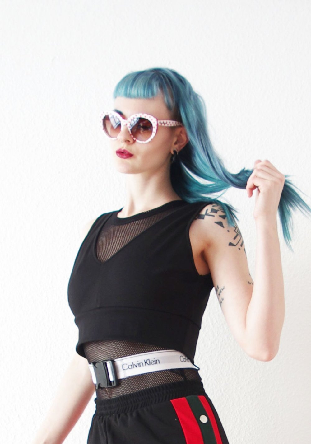 Minimalistisches Guess Crop Top Gr. L 42 40 Rave Bustier Technobarbie Festival capsule Bralet