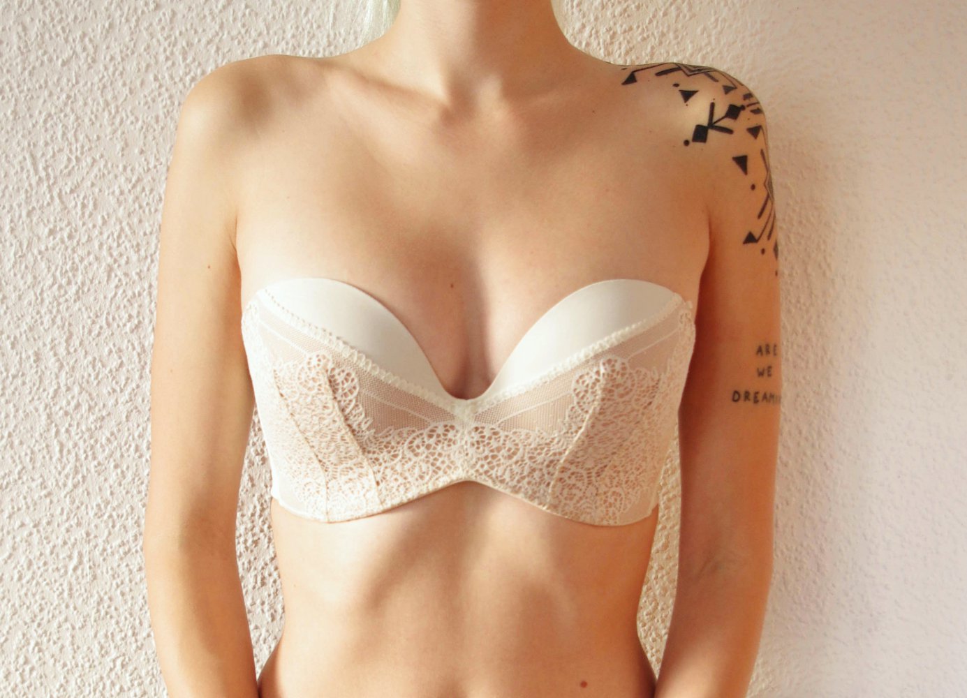 Trägerloser Wonderbra BH 70D weiß nude PushUp Spitze