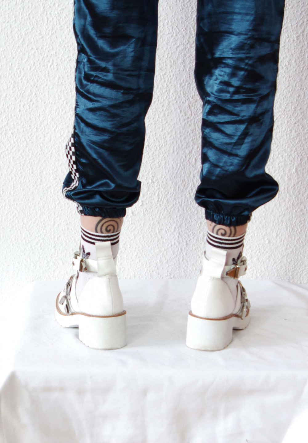 Chunky Jeffrey Campbell Bikerboots Gr. 41 41,5 Coltrane Cutouts Buckle Nieten Techno Festival