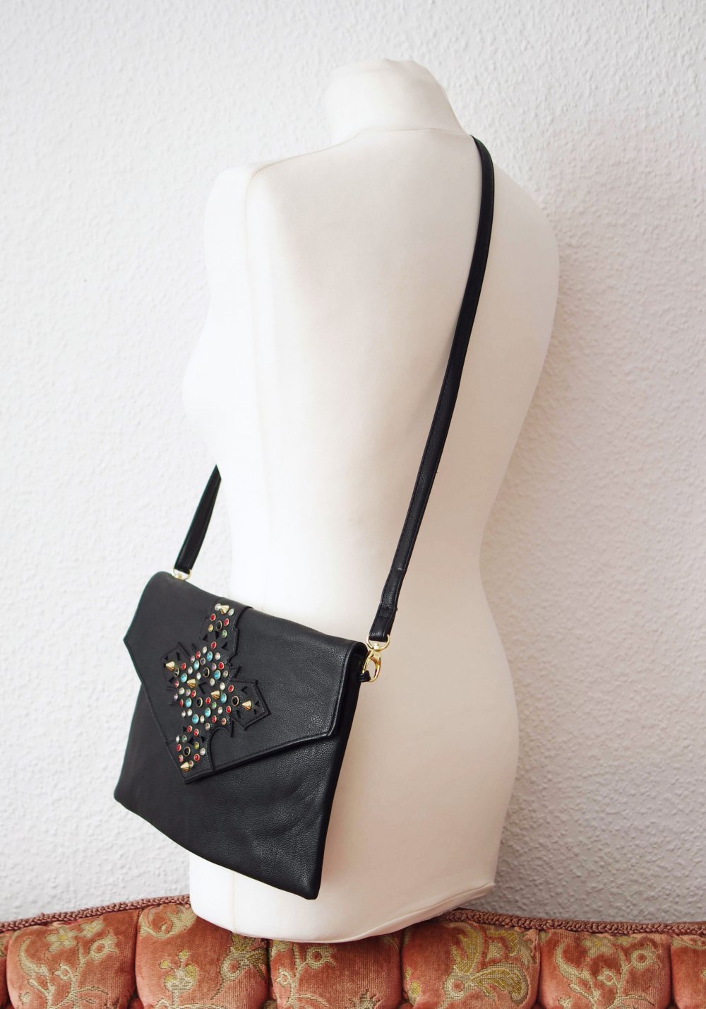 Ausgefallene Dollskill Handtasche Goth Kunstleder bratz Kreuz Clutch Nieten studs Biker Technobarbie