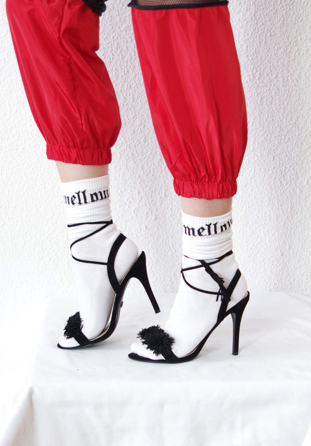 Auffällige Cutout HighHeels Gr. 41 PomPoms Quasten Stiletto Pumps Halloween sexy y2k Technopinup