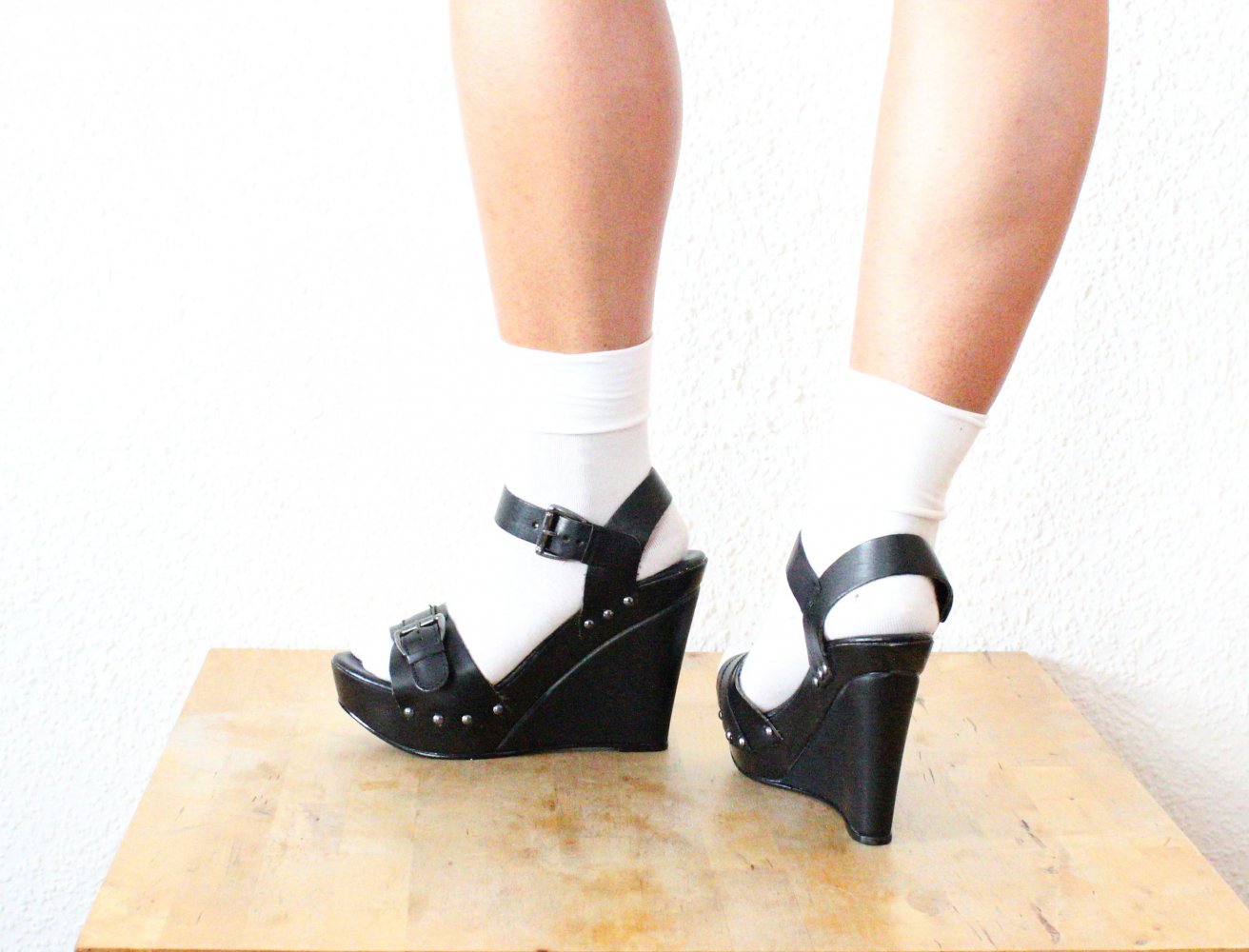 Zign Wedge Sandalen Gr. 39 schwarz strappy Echtleder Nieten BNWB