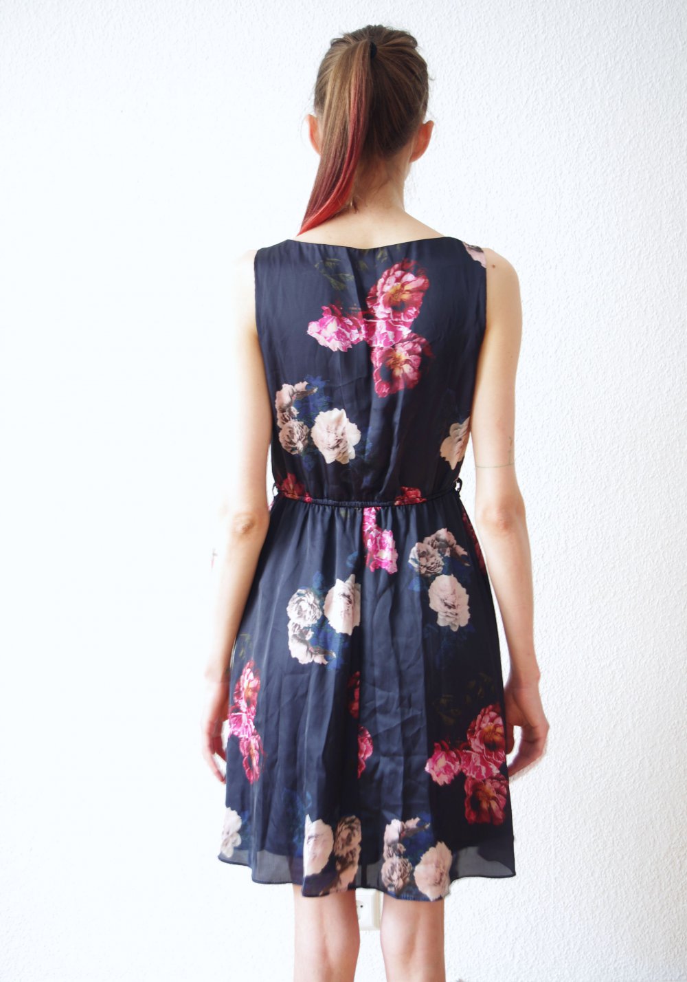 Glänzendes retro Kleid Gr. S 36 38 floral Blumen Sommer Pinup Abiball Abiparty