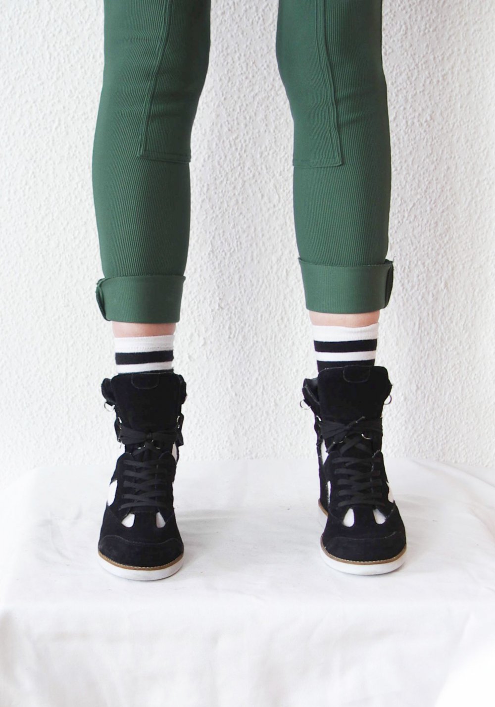 Jeffrey Campbell Gr. 41 Padua Sneaker schwarz weiß Wildleder Cutouts y2k 90er Festival