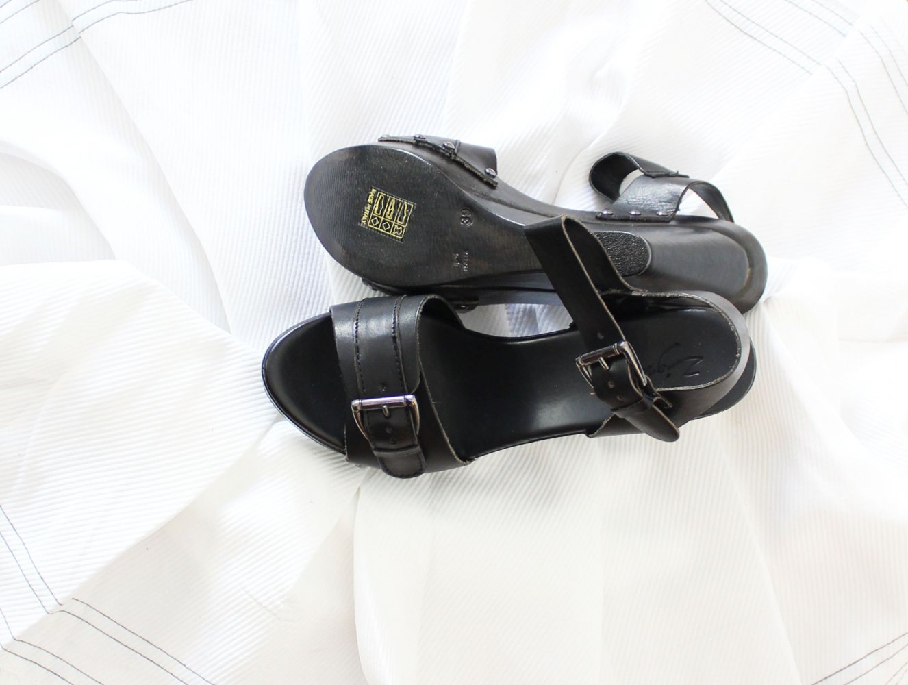 Zign Wedge Sandalen Gr. 39 schwarz strappy Echtleder Nieten BNWB