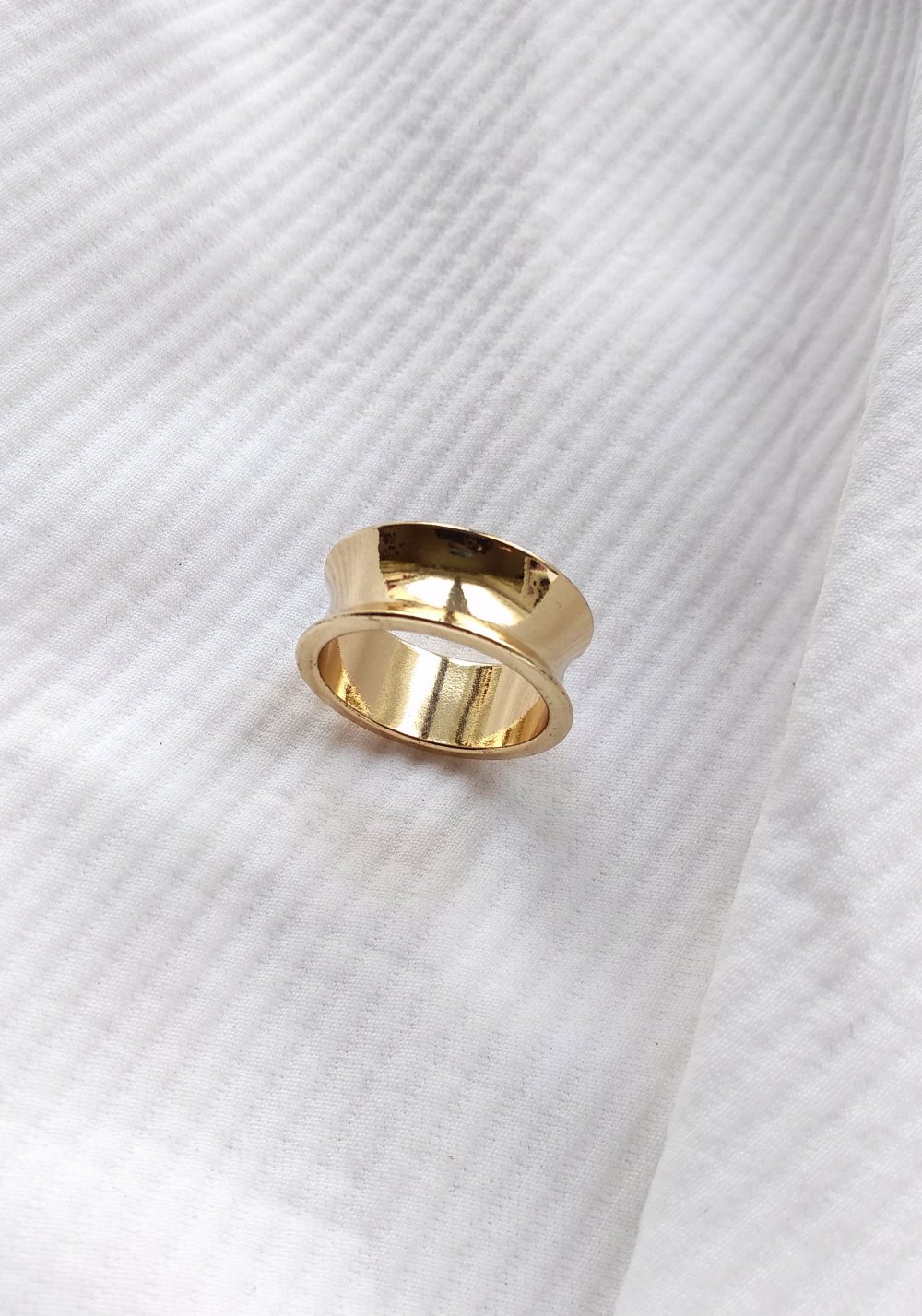 Chunky 80er retro Ring Gr. 55 goldfarbend Technobarbie Tarot witchy graphic goth