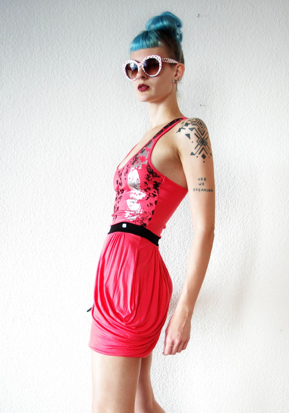 Kurzes Partykleid Gr. 36 38 S M koralle silber metallic schwarz Leomuster Racerback