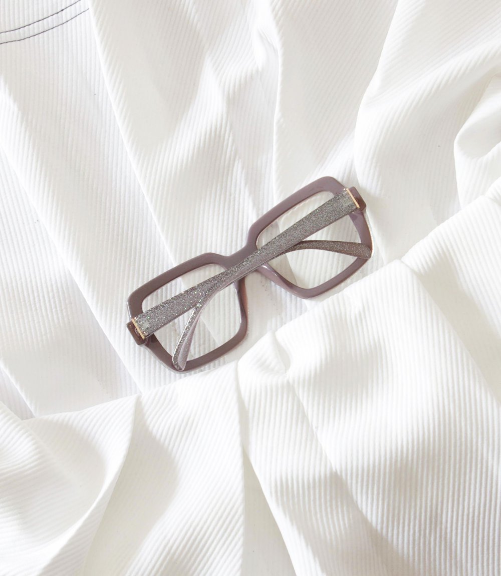 Raverbrille retro 90er silber taupe lila eckig Klarglas Trash