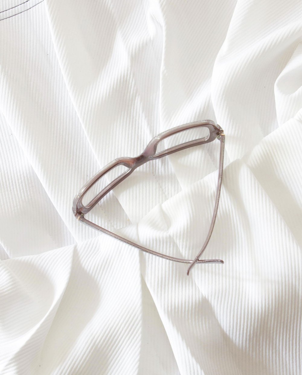 Raverbrille retro 90er silber taupe lila eckig Klarglas Trash