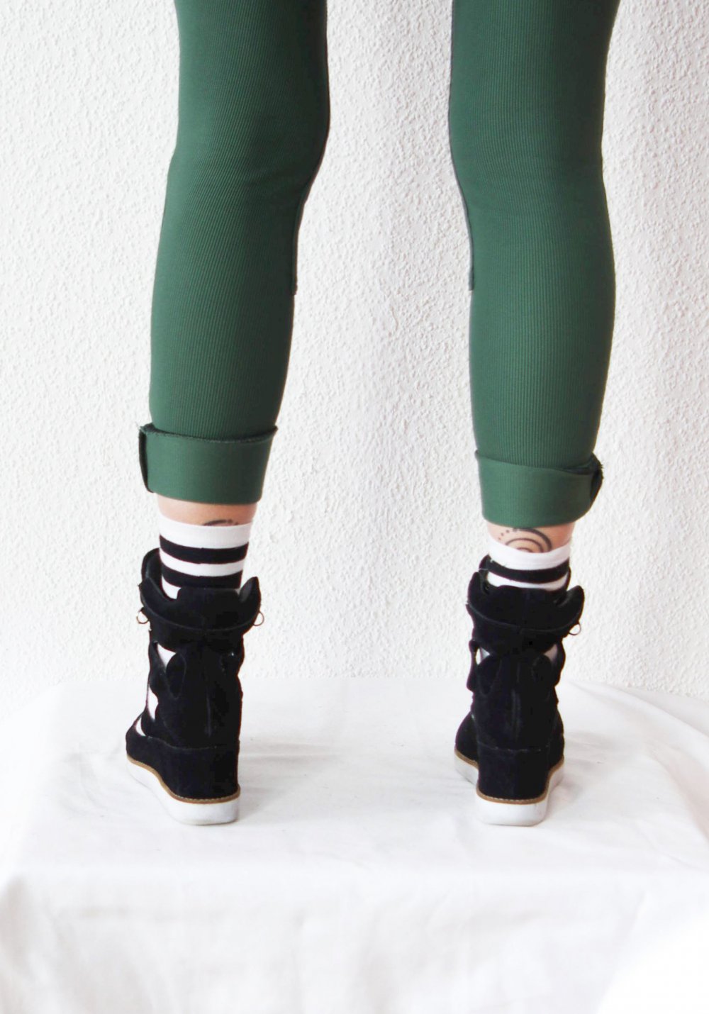 Jeffrey Campbell Gr. 41 Padua Sneaker schwarz weiß Wildleder Cutouts y2k 90er Festival