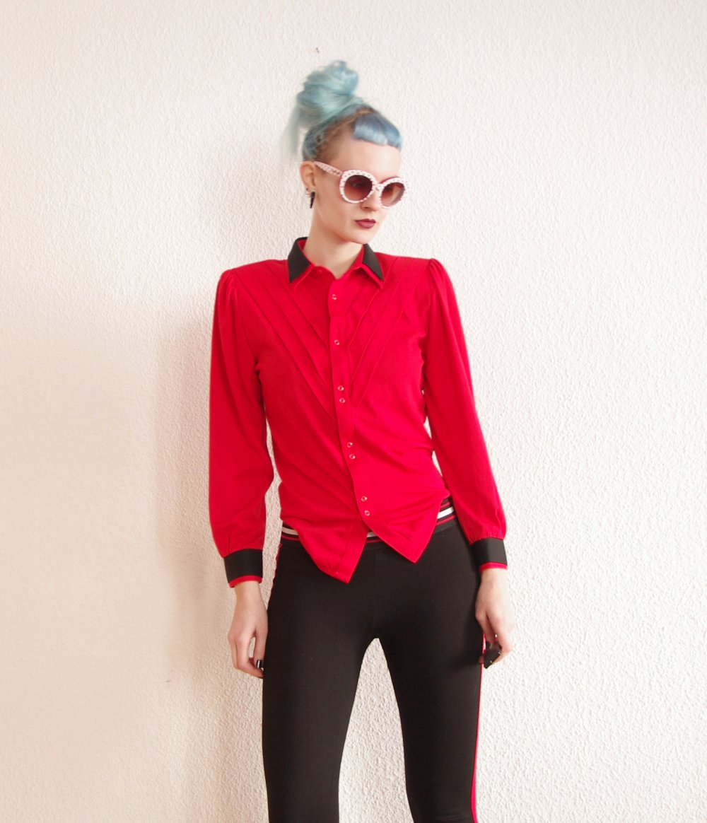 Knallrote Vintagebluse Gr. 38 S M  schwarze Kontraste Schulterpolster