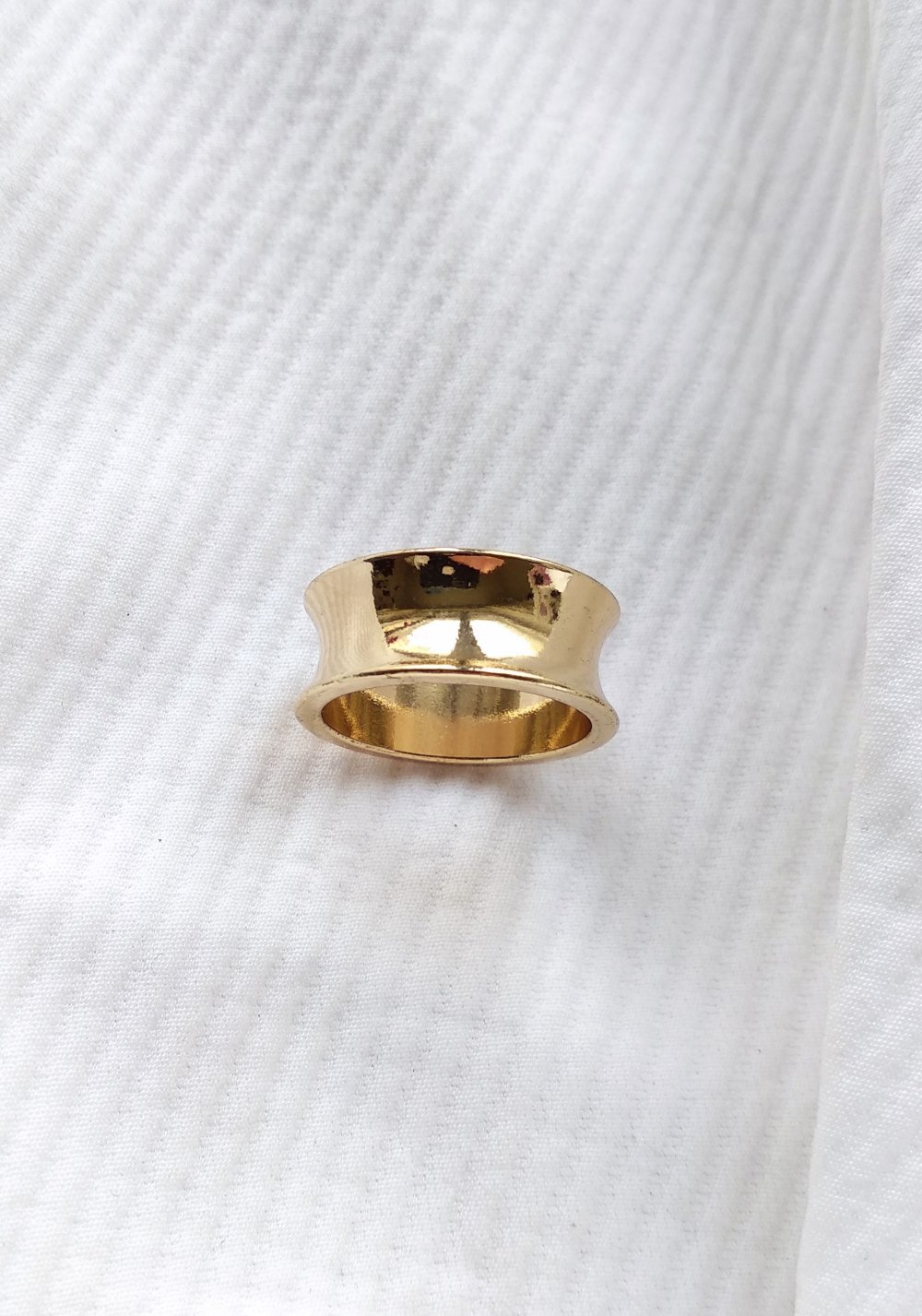 Chunky 80er retro Ring Gr. 55 goldfarbend Technobarbie Tarot witchy graphic goth