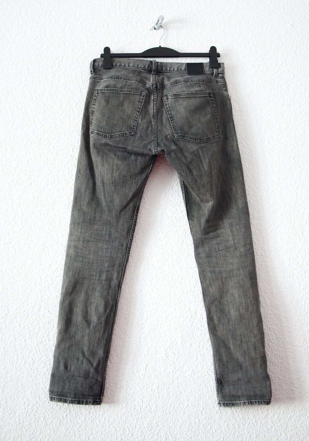 Graue Weekday Skinnyjeans Gr. 40 L32 W30 Techno Röhrenhose used Look