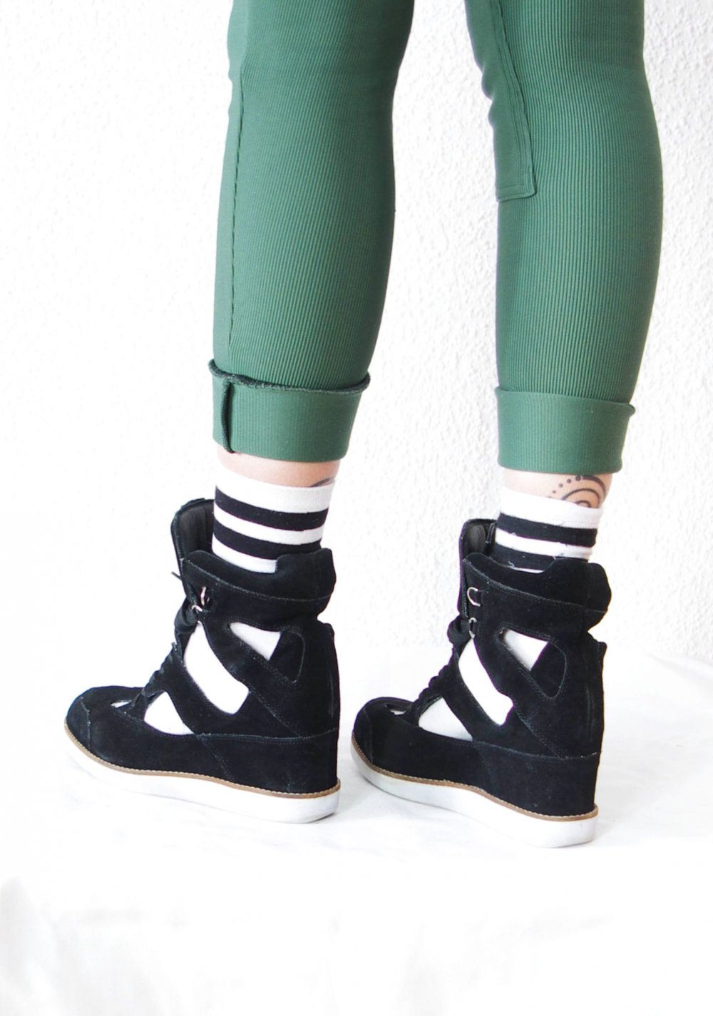 Jeffrey Campbell Gr. 41 Padua Sneaker schwarz weiß Wildleder Cutouts y2k 90er Festival