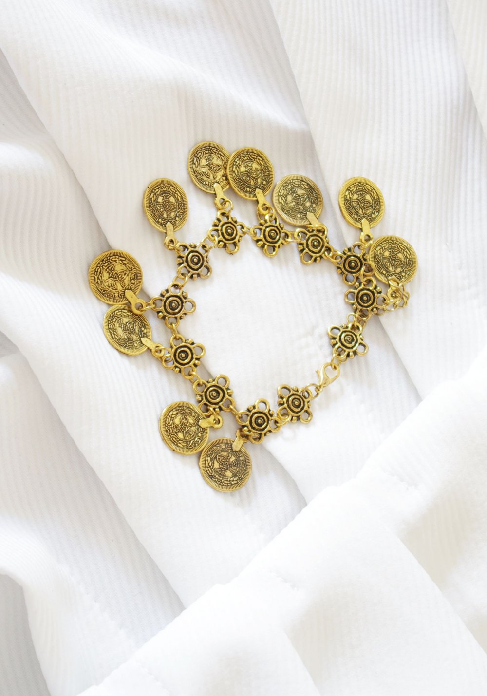 Zartes goldenes Bettelarmband Fußkettchen Blumen Münzen Armkette Hippie Goa Nasty Gal