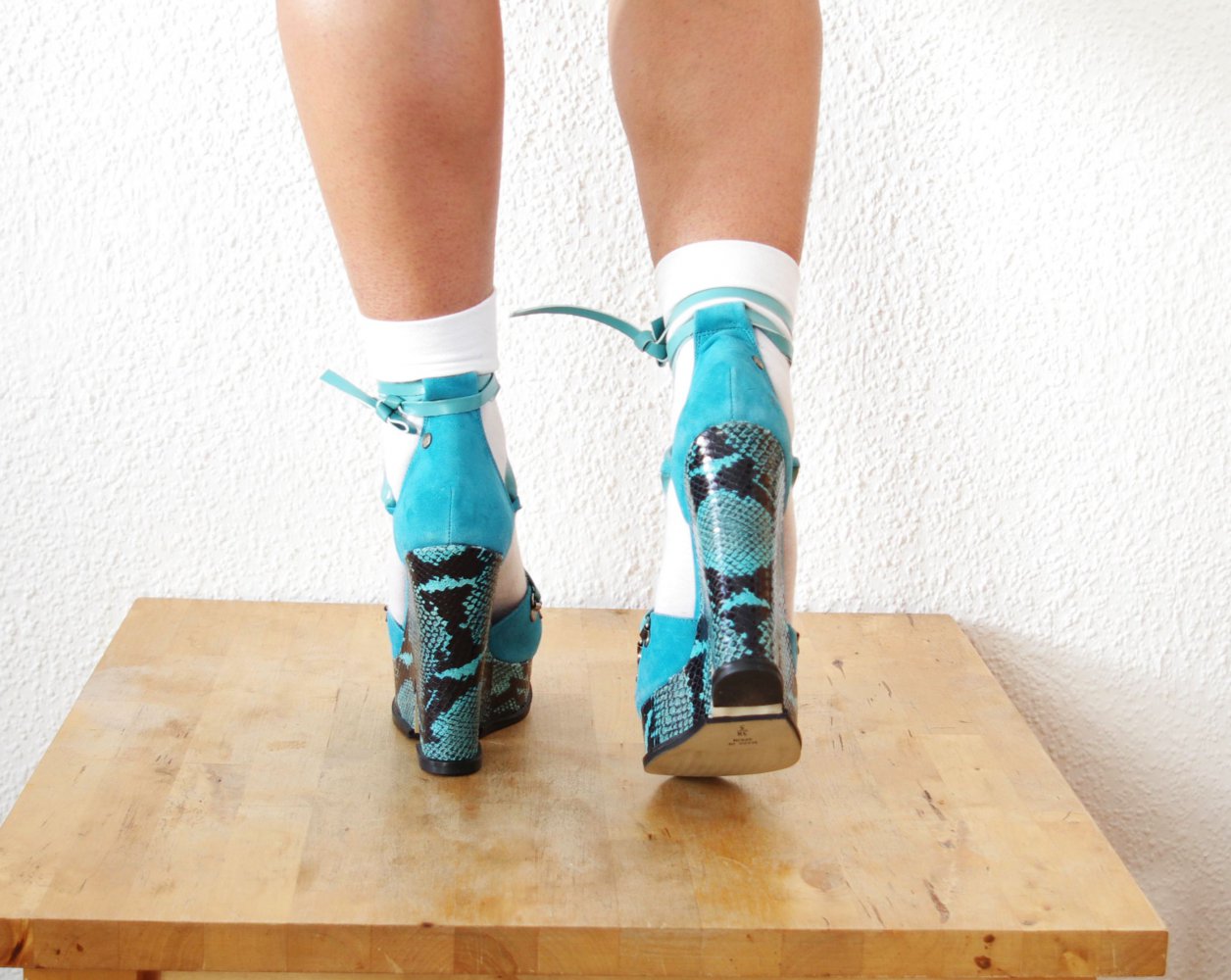 Red or Dead Wedge High Heels Gr. 38 türkis schwarz strappy Echtleder BNWB