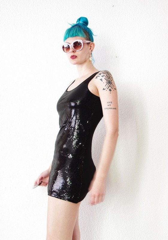 Glänzendes Paillettenkleid Gr. XS S Party shiny glänzend Vero Moda Technobarbie Festival