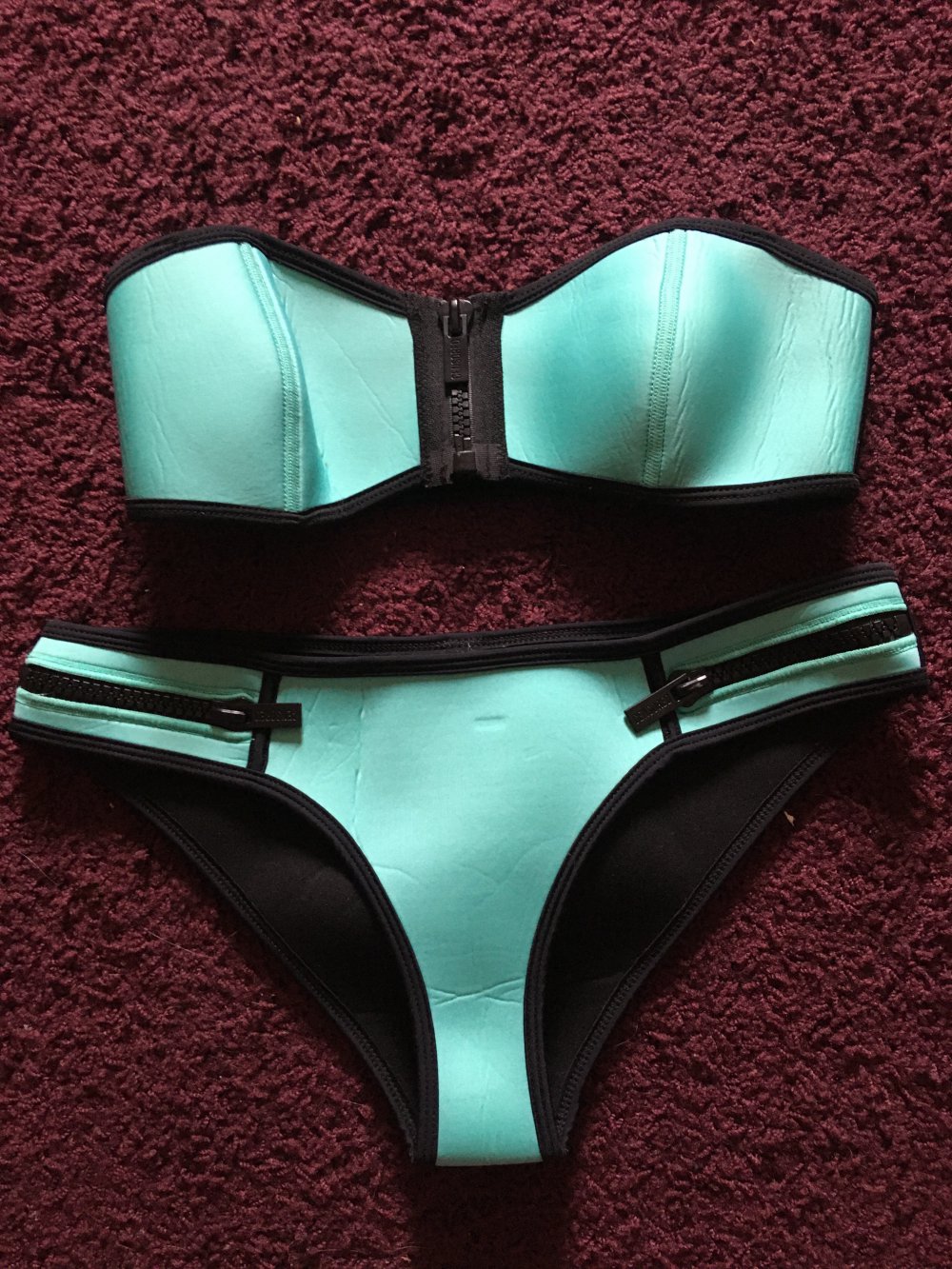 Türkisfarbener Neopren Bikini